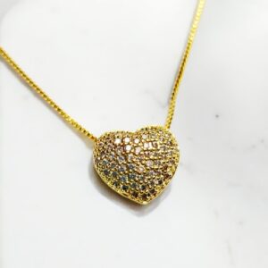 Colar com coração cravejado